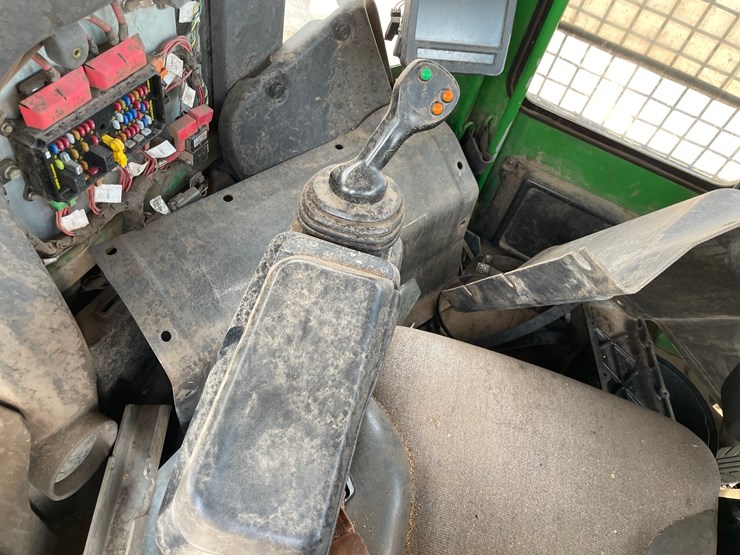 2015-deere-648l-image-55