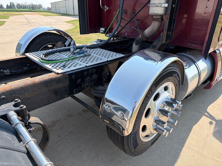 2010-kenworth-t660-image-27