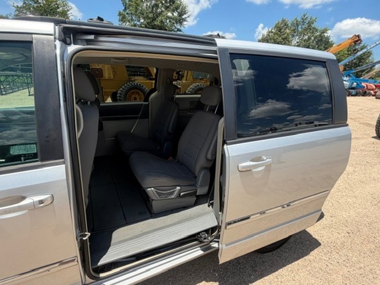 2009-dodge-grand-caravan-sxt-image-24