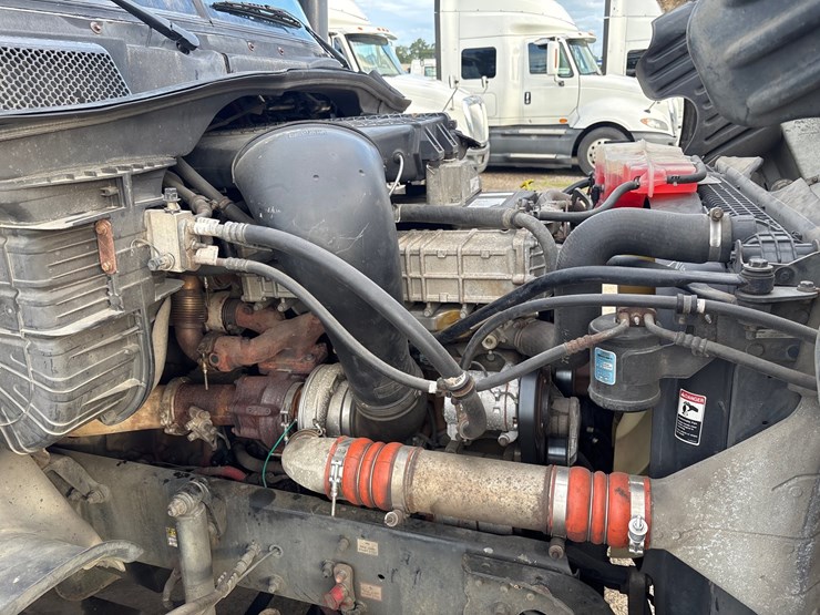 #225-•-2014-freightliner-tractor-truck-image-18
