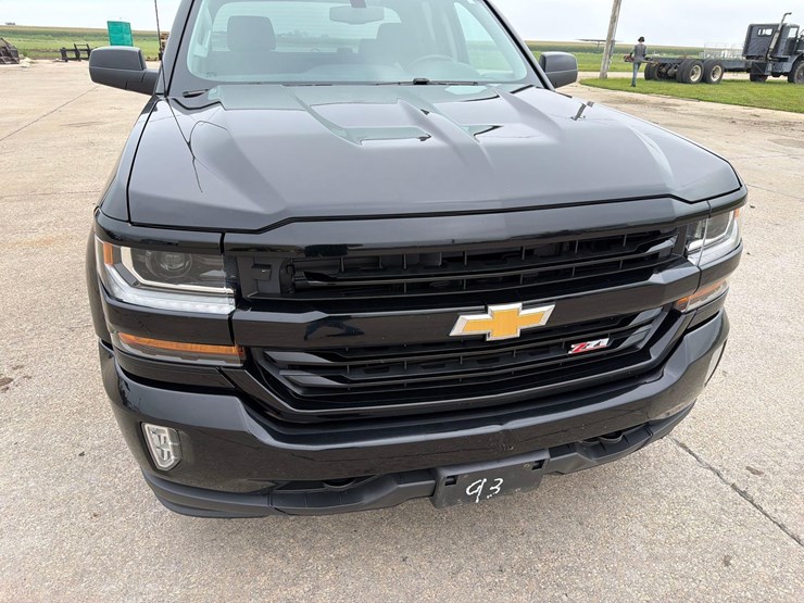 2018-chevrolet-1500-image-14