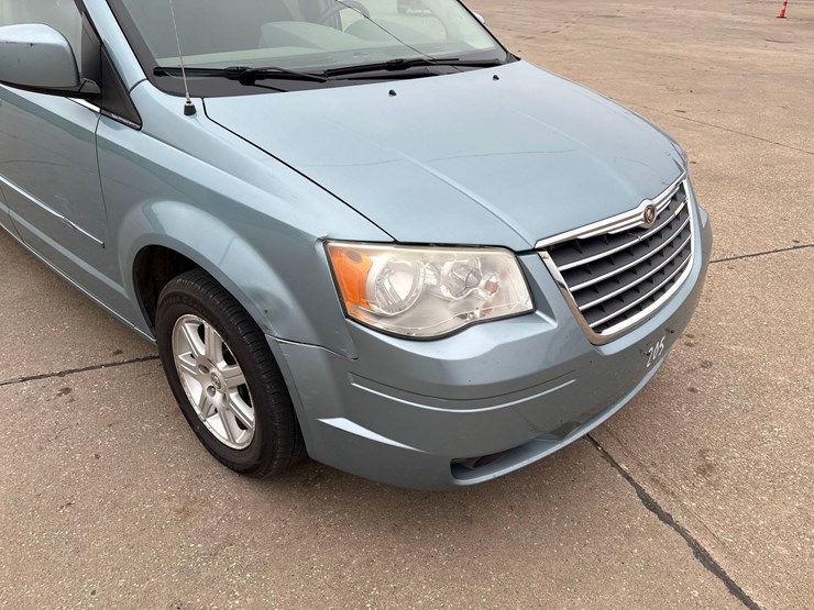 2008-chrysler-town-&-country-touring-image-15