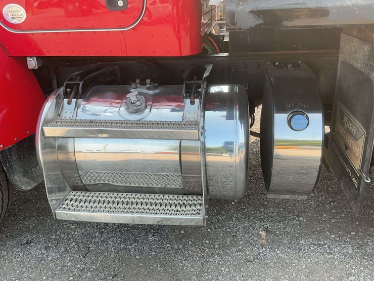 2017-peterbilt-348-image-5