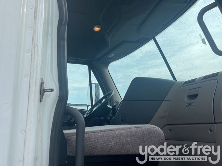 2018-freightliner-cascadia-113-image-29