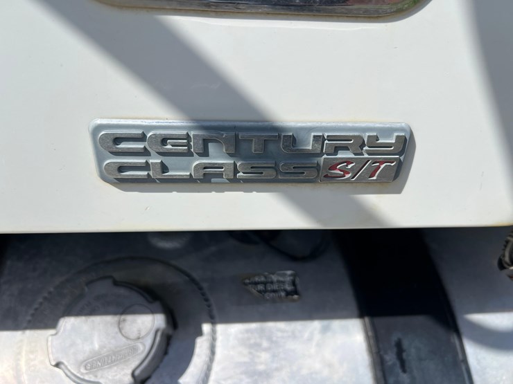 freightliner-cst120-image-12
