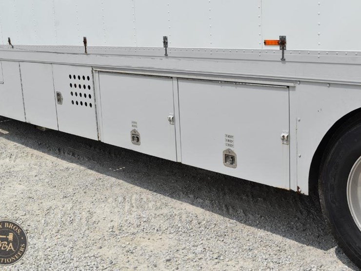 2011-freightliner-cascadia-113-image-36