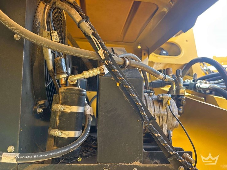 2017-freightliner-m2-106-image-27
