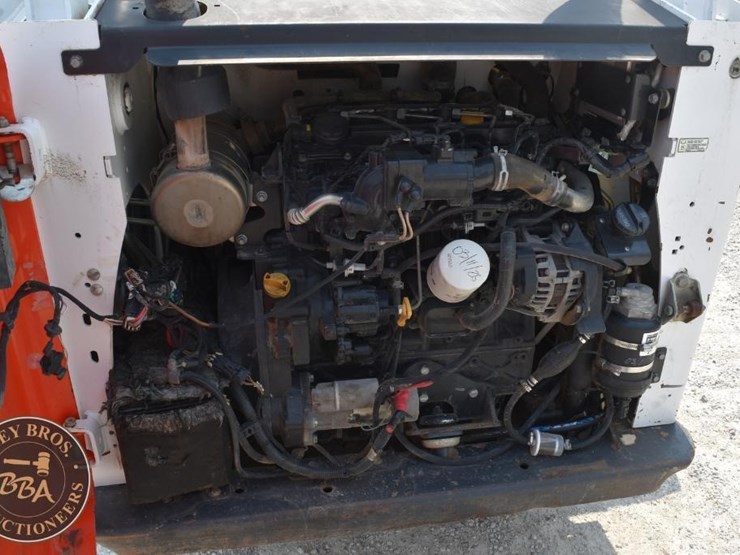 2019-bobcat-t740-image-31
