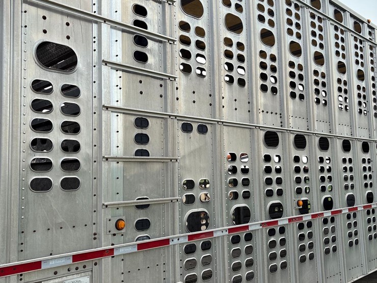 2014-wilson-livestock-trailer-image-44