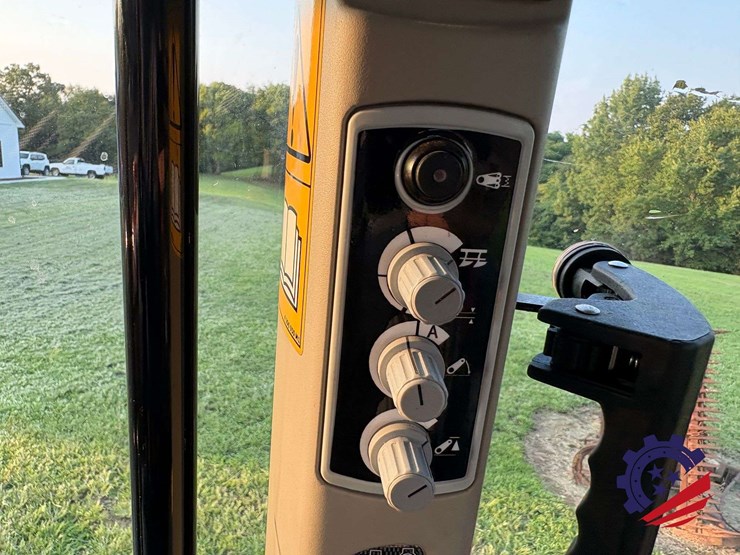 2023-massey-ferguson-5711-image-68