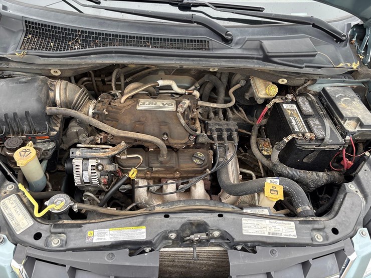 2008-chrysler-town-&-country-touring-image-25