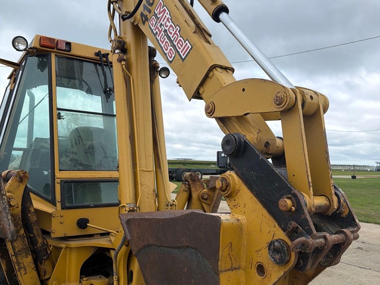 caterpillar-416-image-28