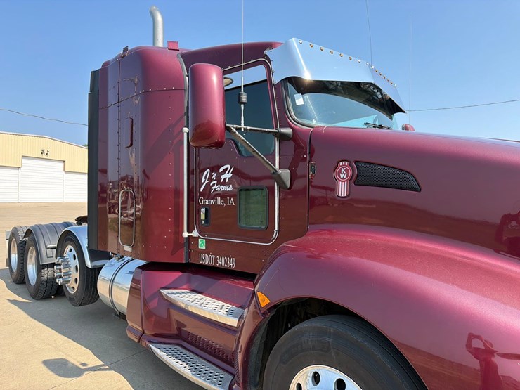 2010-kenworth-t660-image-22