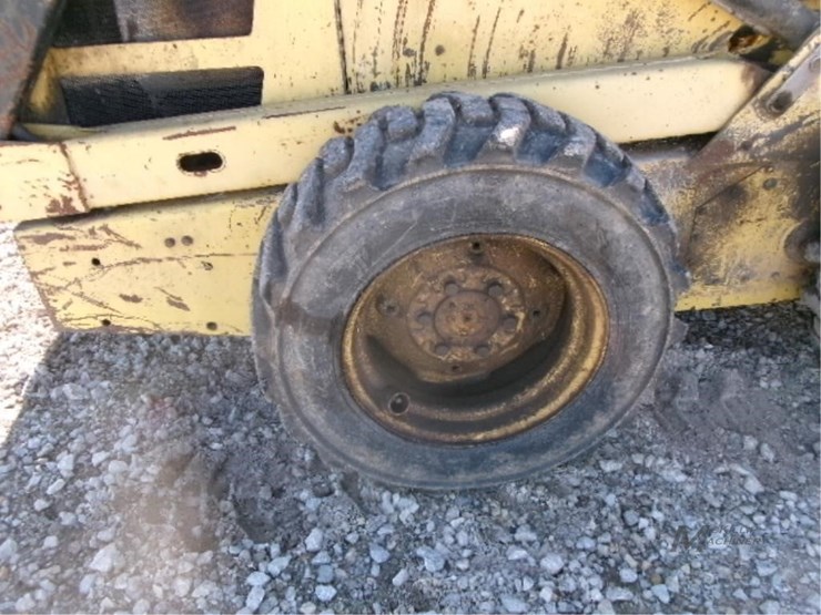 new-holland-l555-image-7