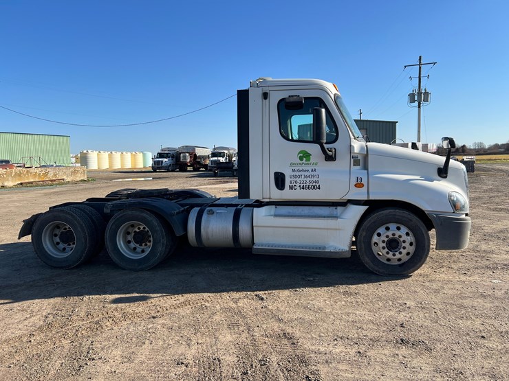 freightliner-cascadia-image-5