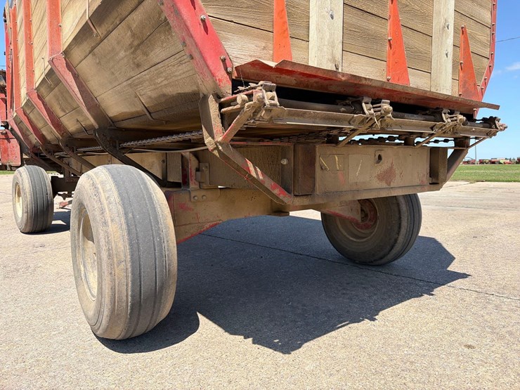 roorda-16ft-front-unload-silage-wagon-image-7