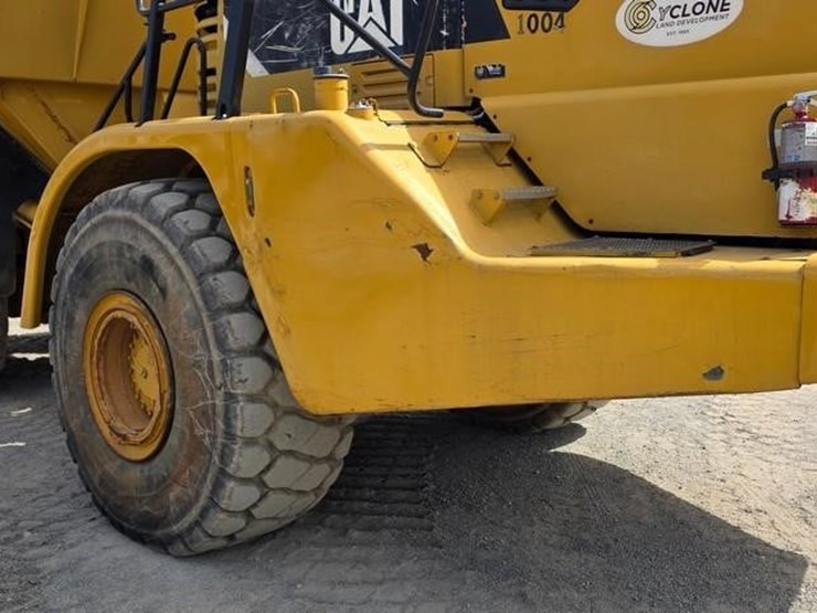 2011-caterpillar-740-image-43