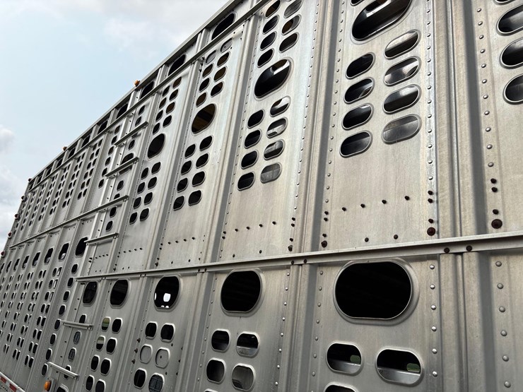 2014-wilson-livestock-trailer-image-25