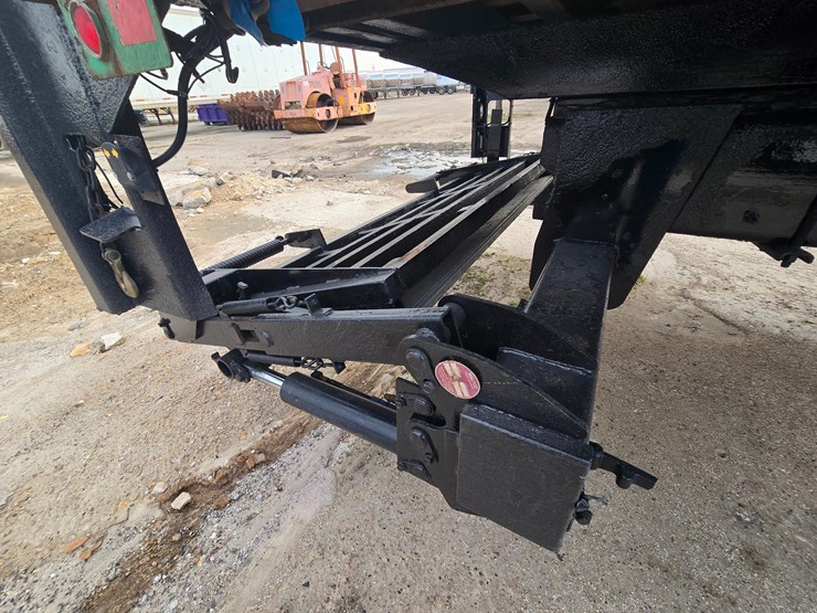 2010-kenworth-t370-image-11