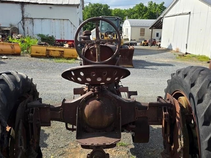 farmall-f20-tractor-(not-running)-image-11