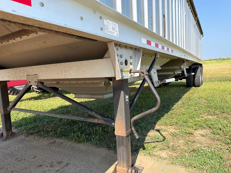 2010-dakota-4100-41ft-semi-grain-trailer-image-14