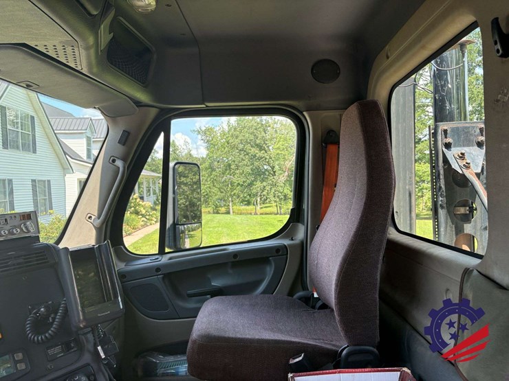 2015-freightliner-cascadia-113-image-60