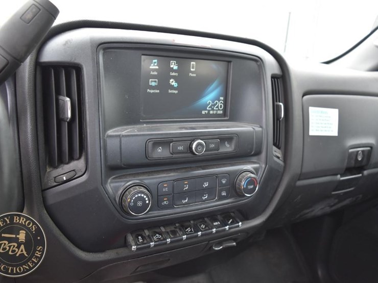 2018-chevrolet-silverado-2500hd-image-24