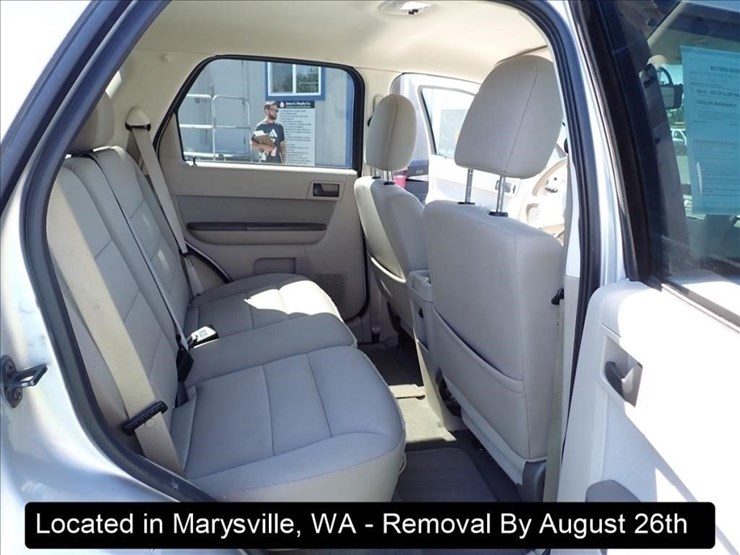 2010-ford-escape-image-23