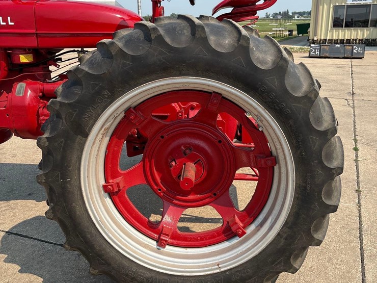 1949-farmall-m-tractor-image-5