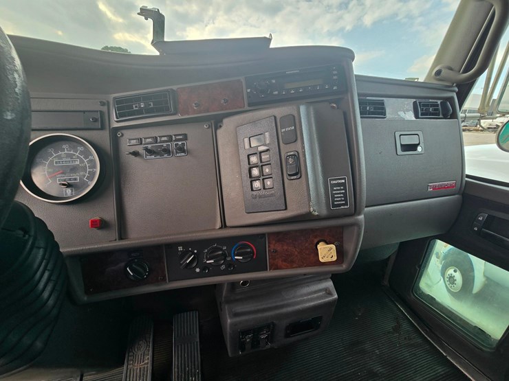 2010-kenworth-t370-image-37