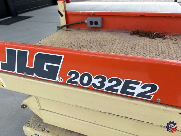 2001-jlg-2032e2-image-13