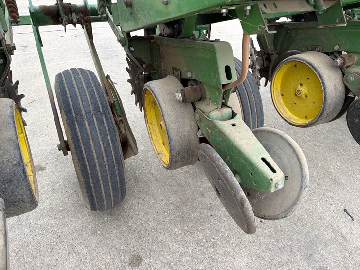 john-deere-7000-image-7