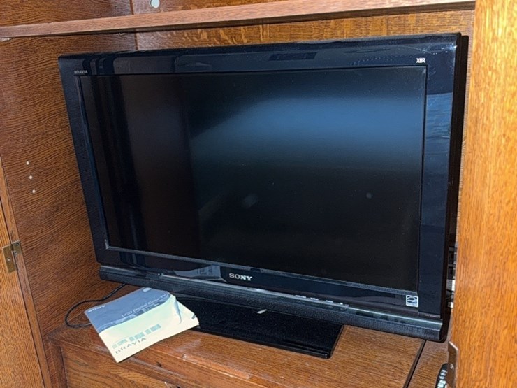 sony-flatscreen-tv-with-remote-and-owners-manual-image-1