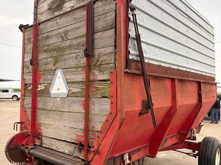 roda-12ft-rear-unload-metal-silage-wagon-image-10