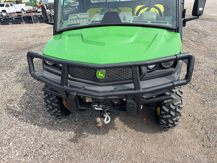 2022-john-deere-gator-image-6