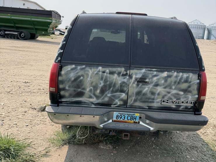 1999-chevrolet-suburban-image-6