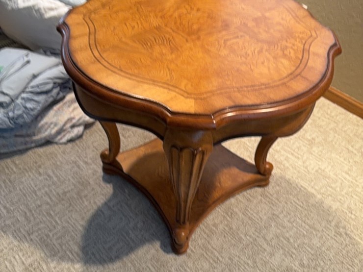 end-table,-nice-shape-image-5