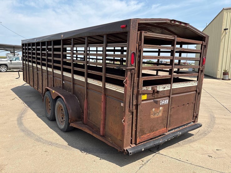 1990-trailmann-7ft-x-24ft-gooseneck-livestock-trailer-image-4
