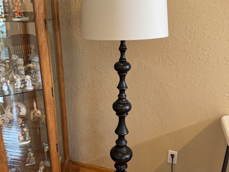 modern-day-floor-lamp,-new-condition-image-2