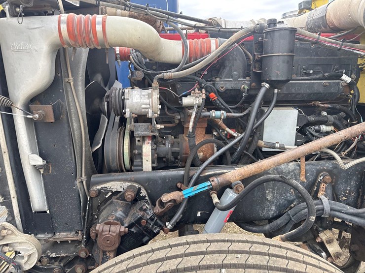 1995-peterbilt-379-image-60