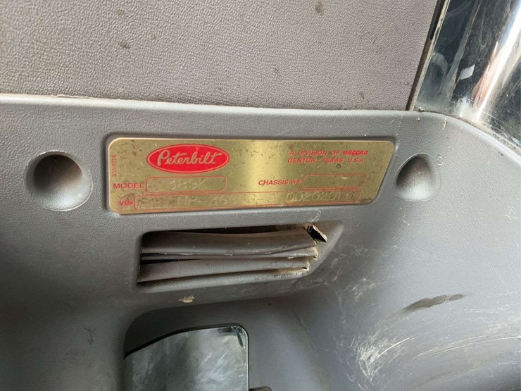2013-peterbilt-389-image-23
