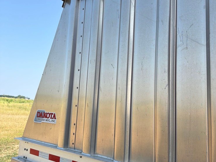 2010-dakota-4100-41ft-semi-grain-trailer-image-32