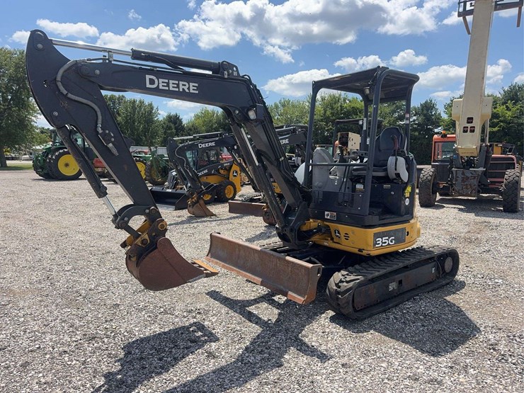 2020-deere-35g-image-3