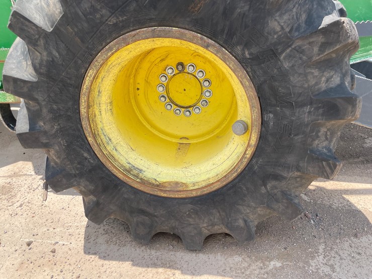 2015-deere-648l-image-33