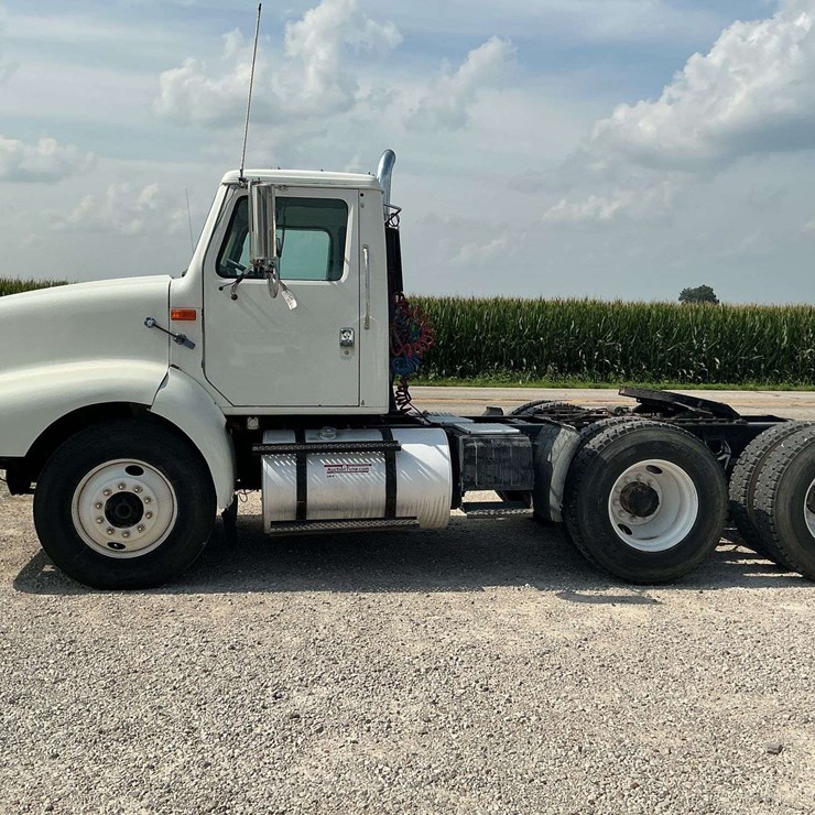 1997 INTERNATIONAL 8200