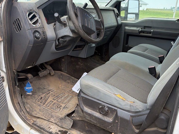 2010-ford-f350-image-33