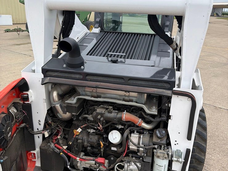 2022-bobcat-s770-image-31