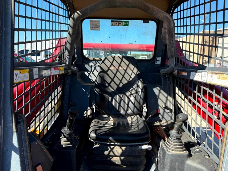 2019-takeuchi-tl8-image-22