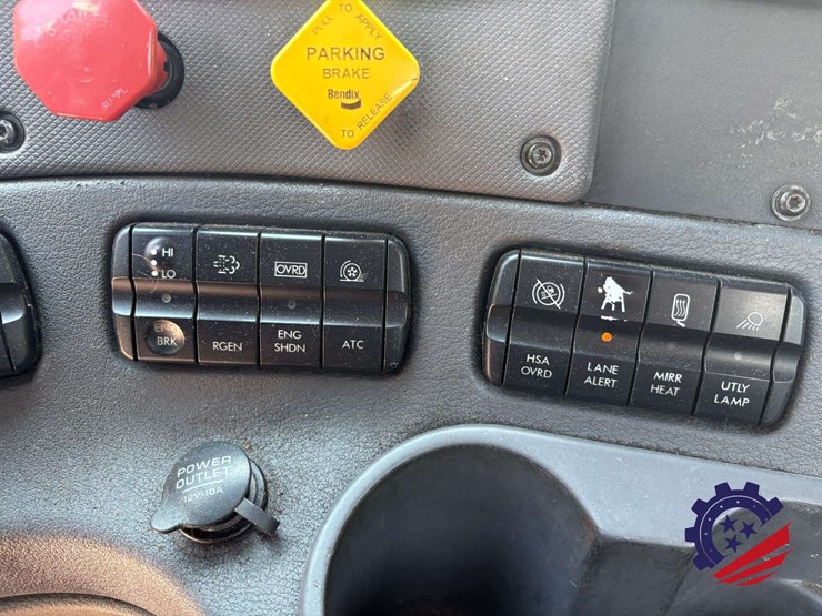 2016-freightliner-cascadia-113-image-63