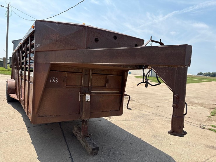 1990-trailmann-7ft-x-24ft-gooseneck-livestock-trailer-image-16